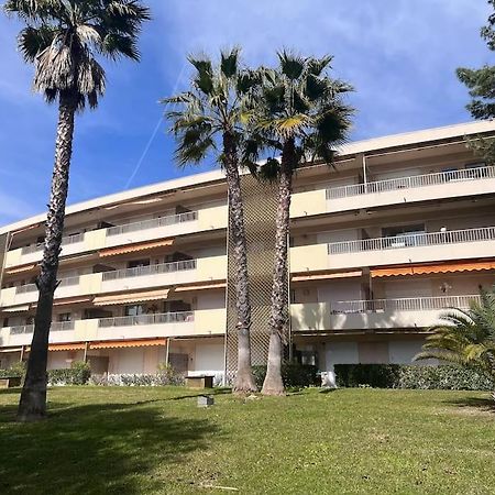 Appartement Avec Terrasse, Vue Jardin Et Piscine อองทีบส์ ภายนอก รูปภาพ