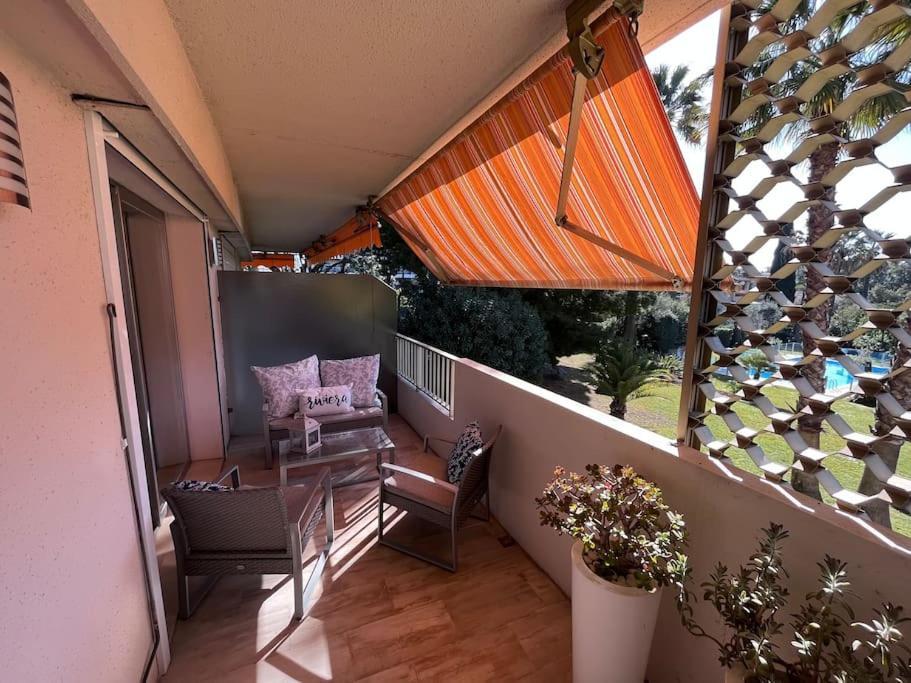 Appartement Avec Terrasse, Vue Jardin Et Piscine อองทีบส์ ภายนอก รูปภาพ