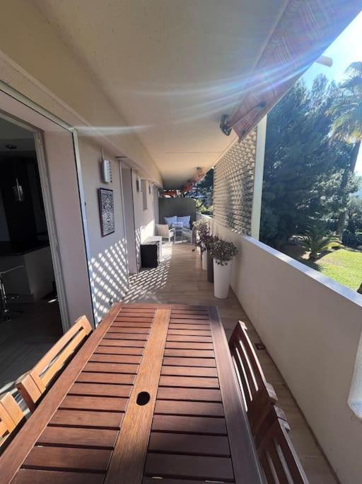 Appartement Avec Terrasse, Vue Jardin Et Piscine อองทีบส์ ภายนอก รูปภาพ