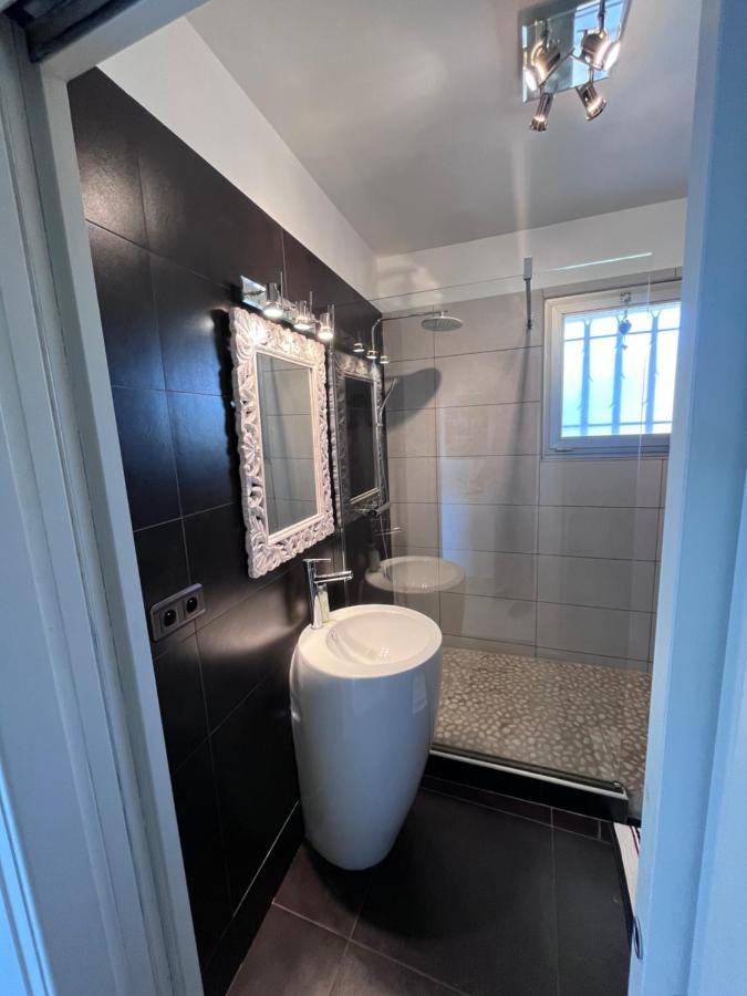 Appartement Avec Terrasse, Vue Jardin Et Piscine อองทีบส์ ภายนอก รูปภาพ