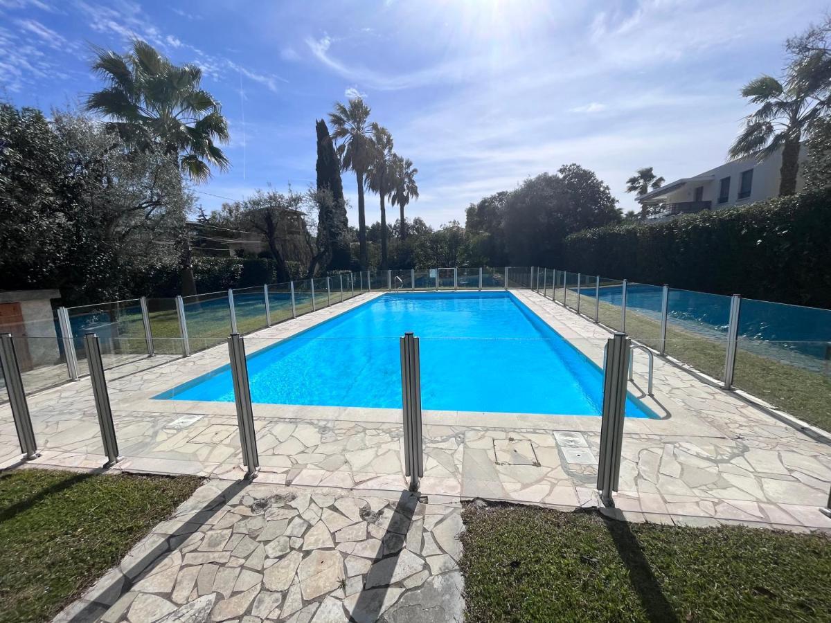 Appartement Avec Terrasse, Vue Jardin Et Piscine อองทีบส์ ภายนอก รูปภาพ