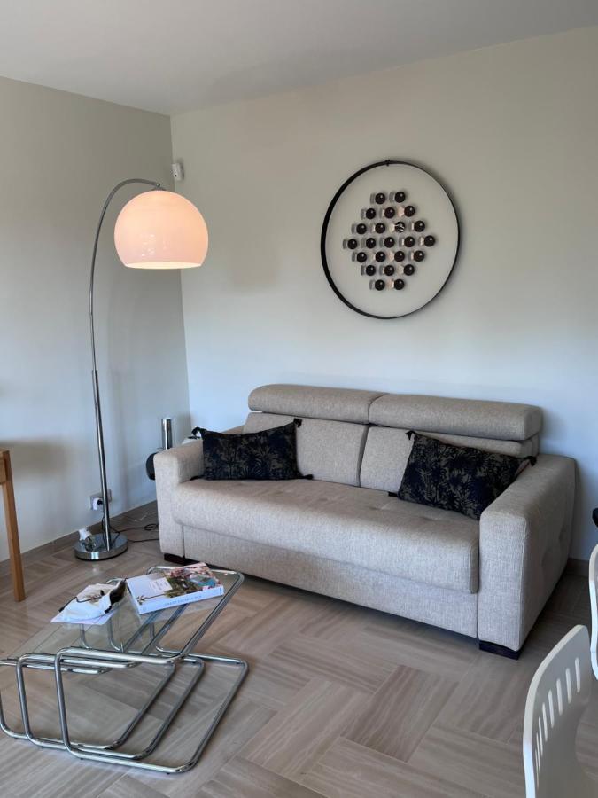 Appartement Avec Terrasse, Vue Jardin Et Piscine อองทีบส์ ภายนอก รูปภาพ